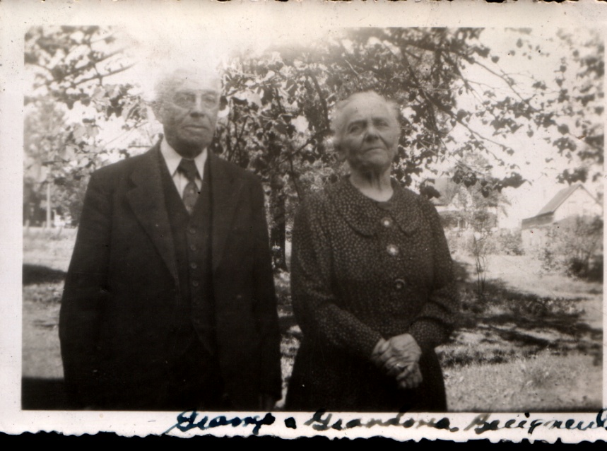grgrandmagrandpabecigneul19400001.jpg